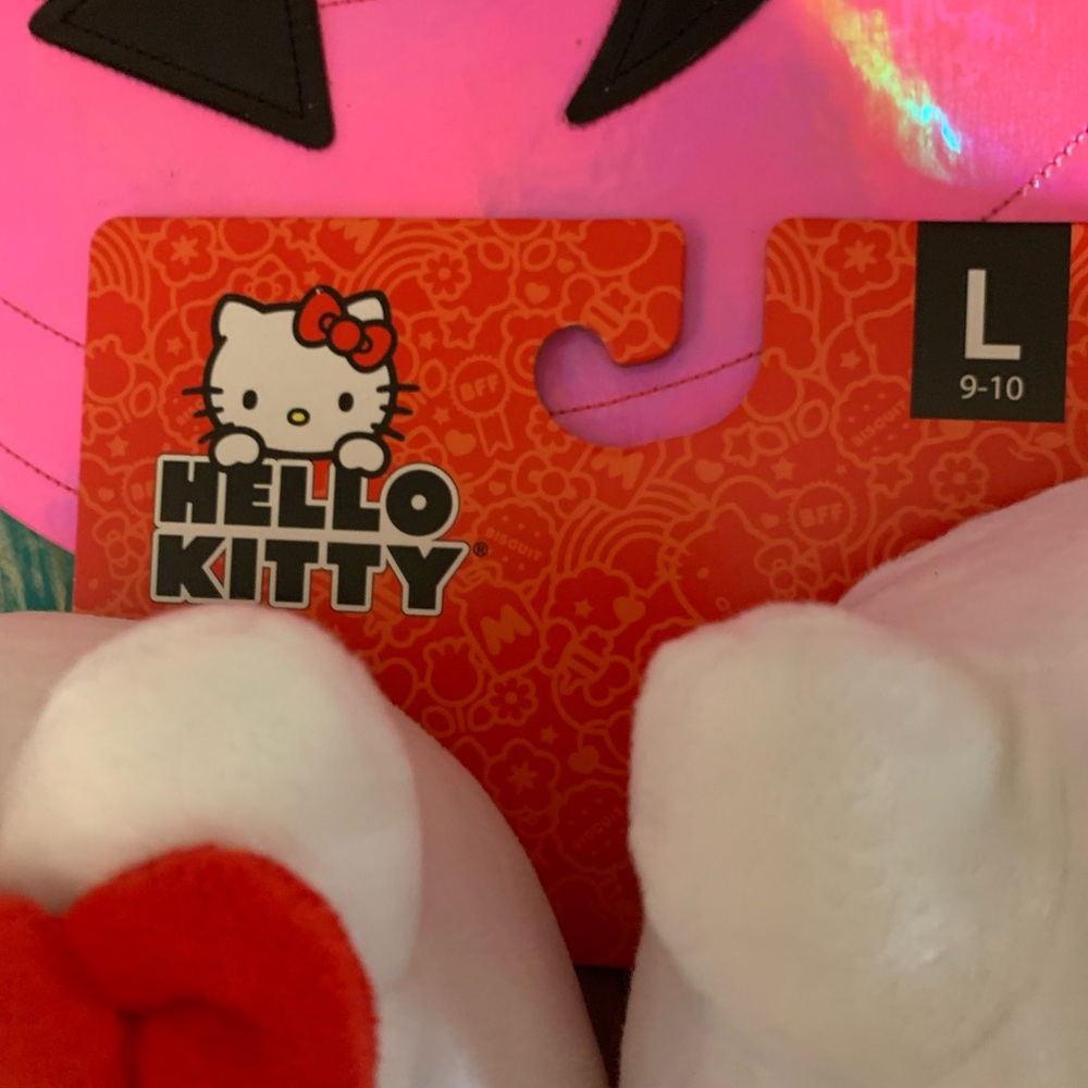 NWT Hello Kitty Slippers - Picture 5 of 5